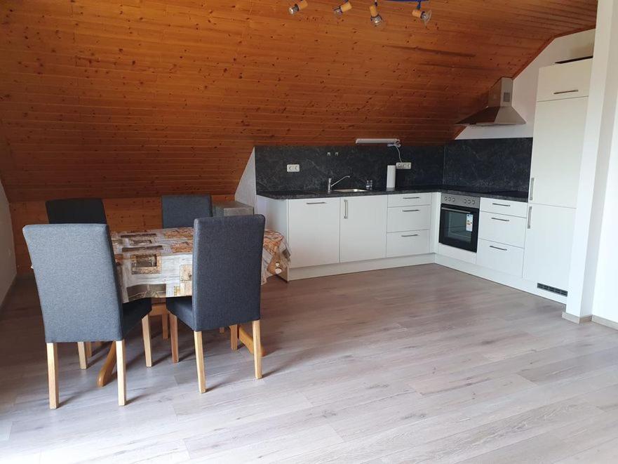 Ferienwohnung Zur Schoenen Aussicht Buchen  Εξωτερικό φωτογραφία